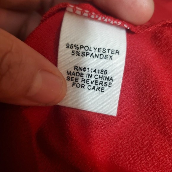 89th and madison Red V Neck top Size Medium - Picture 6 of 7